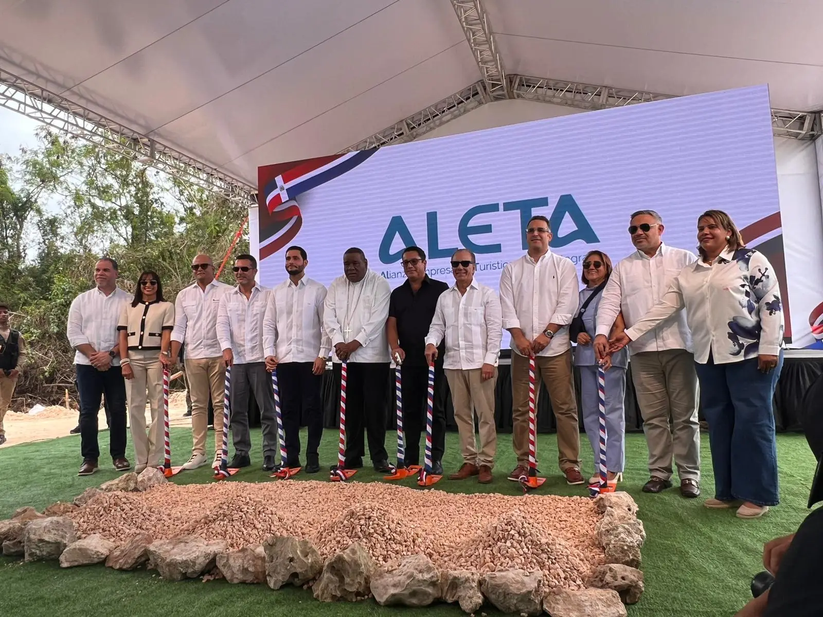 Primer picazo de nuevo vial que dará acceso a Larimar City & Resort